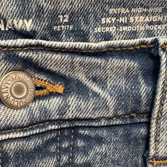 Old Navy Women’s Sky-Hi Straight Extra High Rise Button Fly Distressed Jeans 12P - Picture 3 of 6